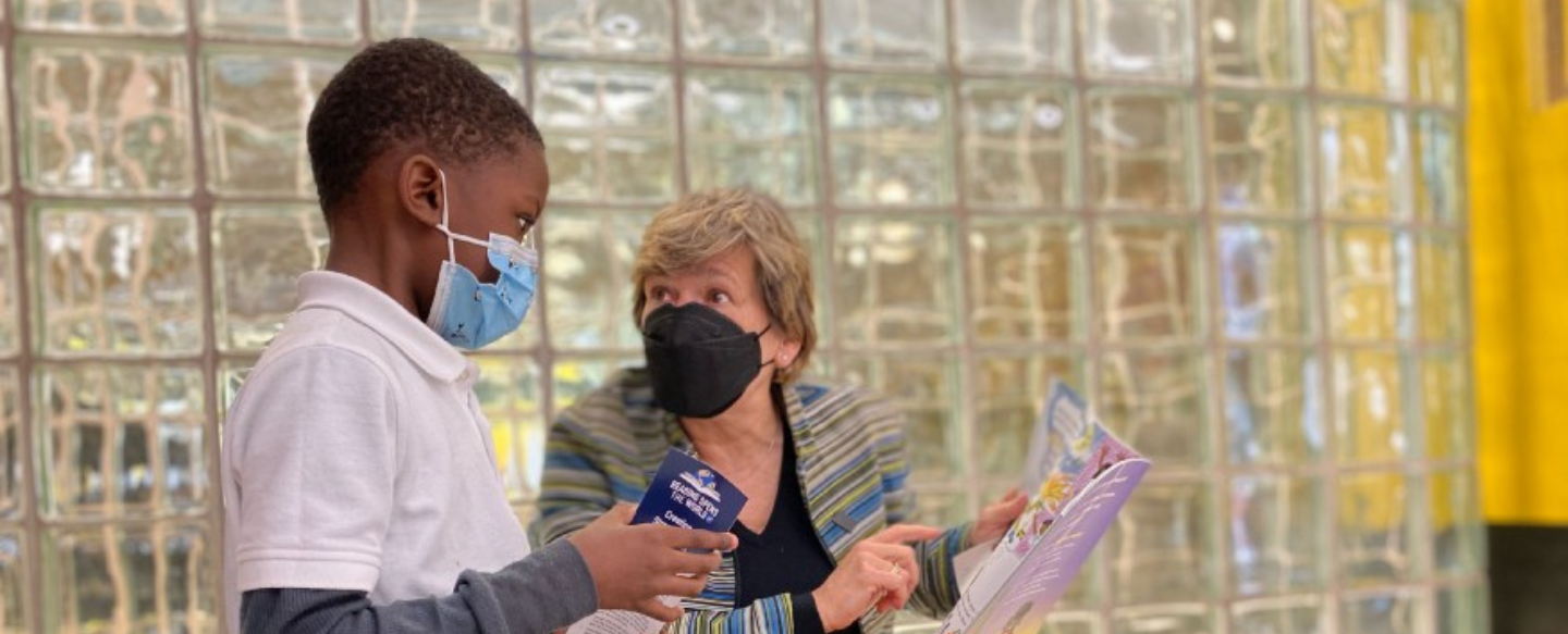 randi weingarten reading to a child